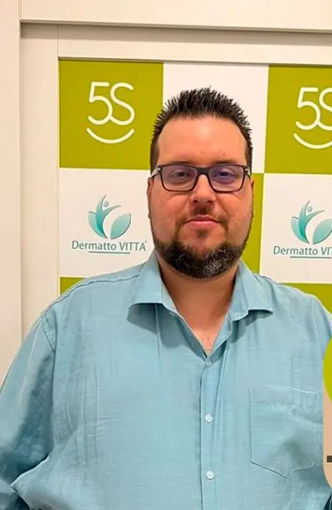 Gustavo antes: de frente